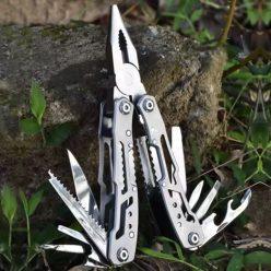 Chollo! Mini multiherramienta plegable 12 en 1 a 4€